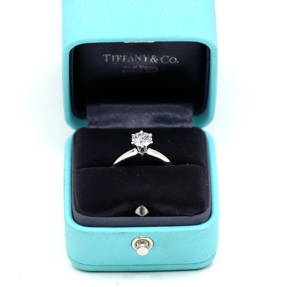 Tiffany & CO. Knife Edge 0.91 Carat Ring - Picture 13 of 16